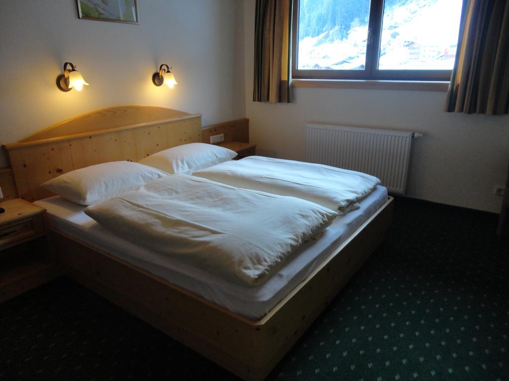 Hotel Garni Klocker Kaltenbach Zimmer foto